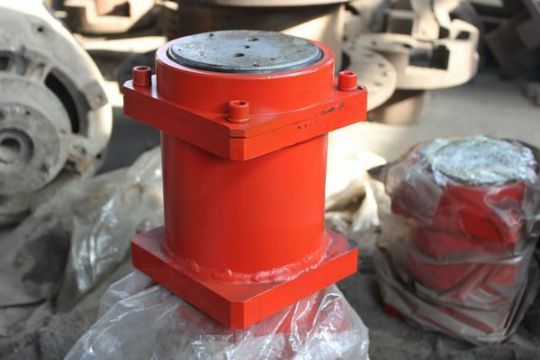 點擊查看詳細信息<br>標題：160掘進機漲緊油缸 閱讀次數(shù)：2224